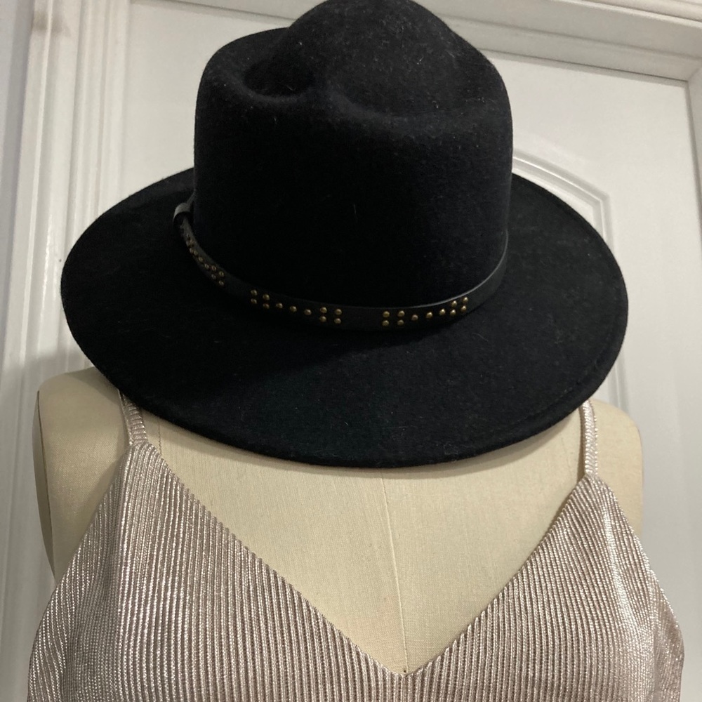 Brand new H&M dress + a used fedora - Picture 2 of 6